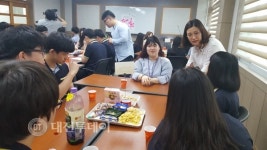 충남인터넷고등학교, 졸업후에도 이어지는 후배사랑