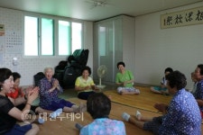 천안성환도서관, 경로당 책 배달 서비스 및 노후 프로그램 운영