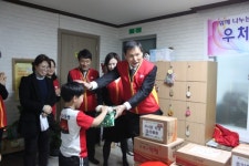 서대전우체국, 행복배달 소원우체통 선물전달