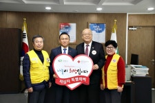 구본영 천안시장, 적십자 특별회비 전달