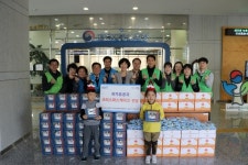 홈플러스 문화점-대전봉사체험교실, 크리스마스 케이크 및 약품상자 전달