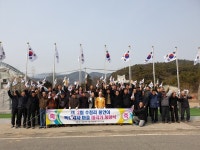 청양군 물안이 독립지사마을, 태극기 게양