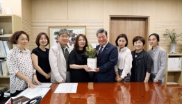 세종시의회 차성호 산업건설위원장, 시민단체로부터 축하 환분 전달 받아