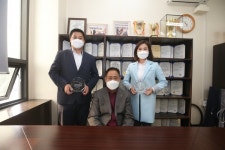 유성구의회 인미동·송재만 의원, 장애인을 위한 제도마련 및 복지증진 기여 감사패 받아