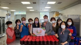 당진시 노인복지관, 저소득 독거노인에 고추장 전달
