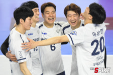 “상현이 블로킹 덕에 이겼죠” 수장도 선배도 엄지척