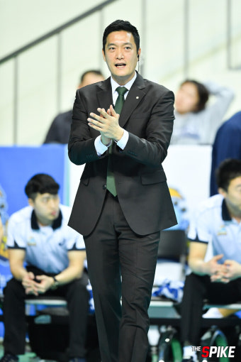 '몰락한 명가' 삼성화재로 돌아온 김상우 감독 