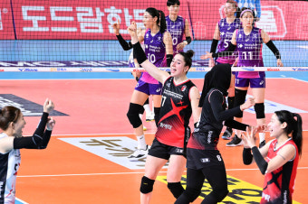 100% 확률을 잡아라...김연경의 7번째 봄배구, 정관장의 기세 꺾을 수 있을까