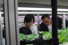이상천 국과연 이사장, 경북TP 식물농장 방문