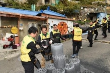S-OIL, 홍제동 개미마을에 사랑의 연탄 배달