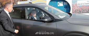 문재인 대통령, 佛서 넥쏘 시승…수소차시장 활력 기대