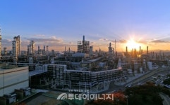 정유산업, 유럽과 아시아에서 극과 극 양상