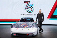 홀가 게어만이 그리는 포르쉐 코리아의 2023