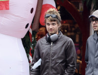 기묘한 이야기의 조 키어리의 새로운 스타일이 주목받는 이유