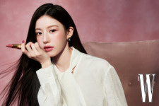 고윤정이 전하는 봄날의 속삭임