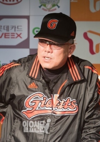'입시 비리' 양승호 전 롯데 감독, 징역 1년3월 실형 확정
