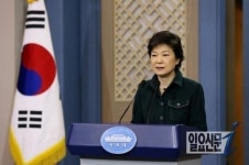 [단독] 민주당 발간 친박인명사전 이슈만큼 오류도 수두룩
