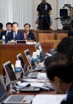 의원들의 질의 답하는 한민구 국방장관 후보