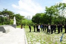 진주시의회, 임진대첩계사순의단·충혼탑 참배