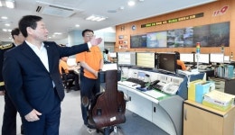 유정복 인천시장, 소방안전본부 방문...안전관리시스템 점검