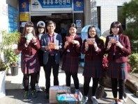 여수여중 학생?교사 사랑의 목도리 전달 ‘훈훈’