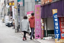 간통죄 폐지 후 곳곳의 표정 변화