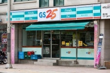 편의점 아이스크림 비싸 난동 부리며 순찰차 파손한 50대 구속