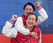 무대 뒤에 옥새 플랜 책사 있었다