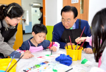 김관용 지사, 풍천풍서초등학교 1일 미술교사로 나서