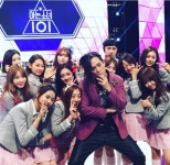 아이오아이(I.O.I) 멤버들 속 김희철, 
