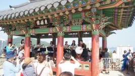 통영, ‘거리의 악사’들의 작은 음악회