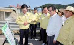 심각 이낙연 전남지사, 해남 화원 염수피해 현장 방문