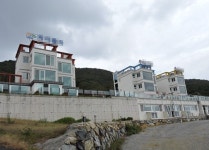 [단독] 거제, 초호화호텔로 둔갑해 불법의 온상 된 ‘기업형 민박’