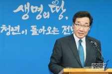 이낙연 전남지사 “탄핵 당연…촛불혁명 두 번째 고비 준비” 