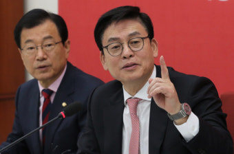 질문 쏟아진 새누리당 원내대표 기자간담회
