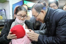 반기문, 대구 서문시장 방문···민심 잡기 나서