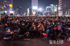 광장 가득 메운 시민들