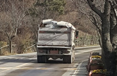 고성 그린파워발전소 공사현장 과적차량 논란