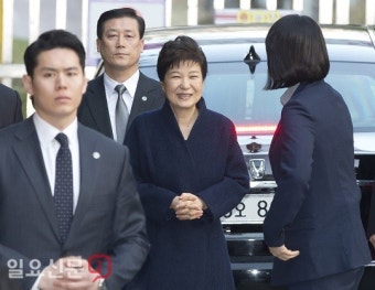 [속보] 검찰, 박근혜 전 대통령 구속영장 청구