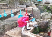 대선주조 “올해도 대선블루 바가지로 약수 깨끗하게 드세요”