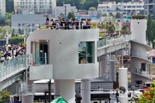 서울로 전망대 올라간 시민들