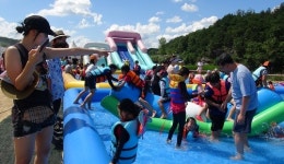 금산 금강여울축제에서 폭염 퇴치