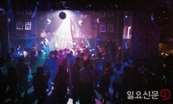 “홍대클럽서 술마시다” 20대 남성, 흉기 휘두르며 난동 ‘14명 부상’…경찰 현장 체포