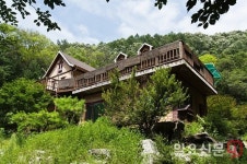 [현장르포] 조용한 마을 발칵 뒤집은 제천 ‘누드펜션’ 지금은? 