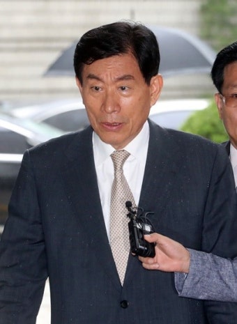 원세훈 전 국정원장 파기환송심서 징역 4년 '확정'