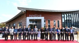  유성구, 문학마을도서관 개관