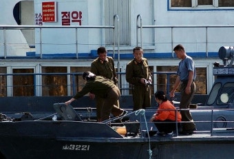 [단독] 중국 해상 밀거래 검열 전면 실시…북한 장마당 '정제유' 품귀 현상