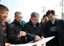 [화성시정] 시민의 삶 가까이...민원 현장 찾는 채인석 화성시장 外