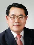 전찬걸 울진군수, 태풍 앞두고 성대한 취임식…군민들 원성 높아