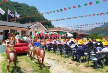 산타마을로 오세요… 경북 봉화 분천역 한여름 산타마을 개장